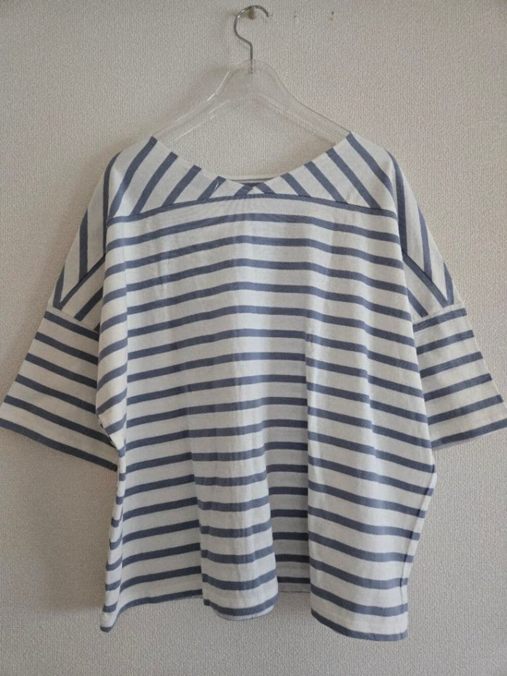 Newer Back V-Neck Border Pullover